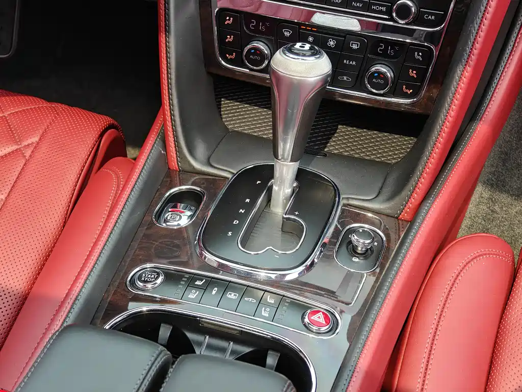 Bentley Flying Spur 2019 — фото 13