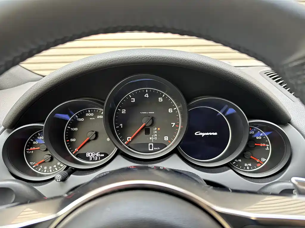 Porsche Cayenne 2017 — фото 13