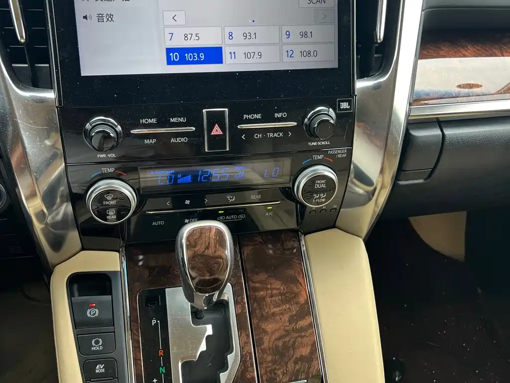 Toyota Alphard 2021 — фото 10