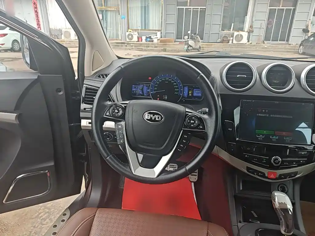 BYD S7 2015 — фото 11