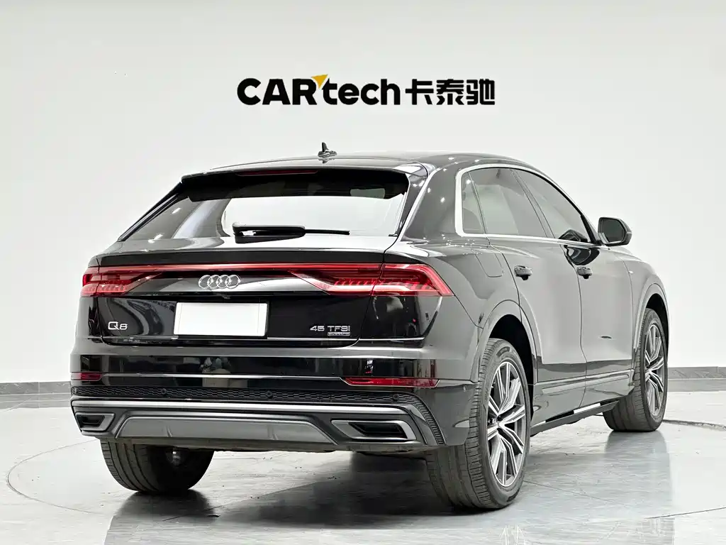 Audi Q8 2023 — фото 8
