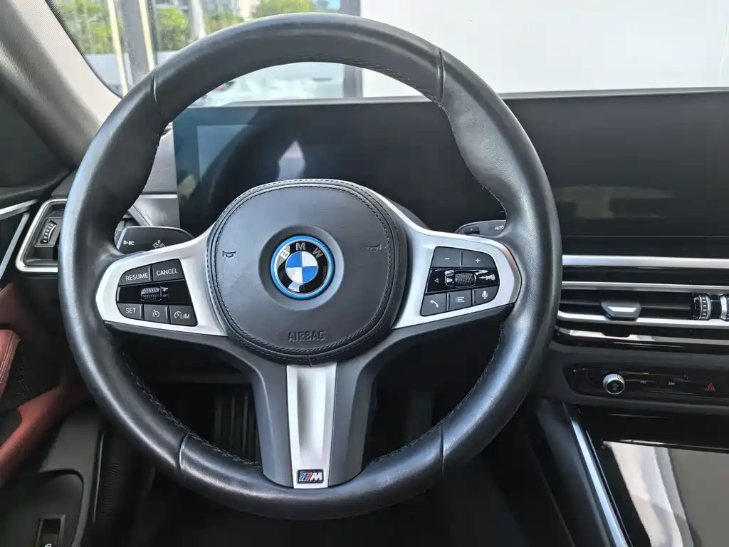 BMW i4 2025 — фото 10