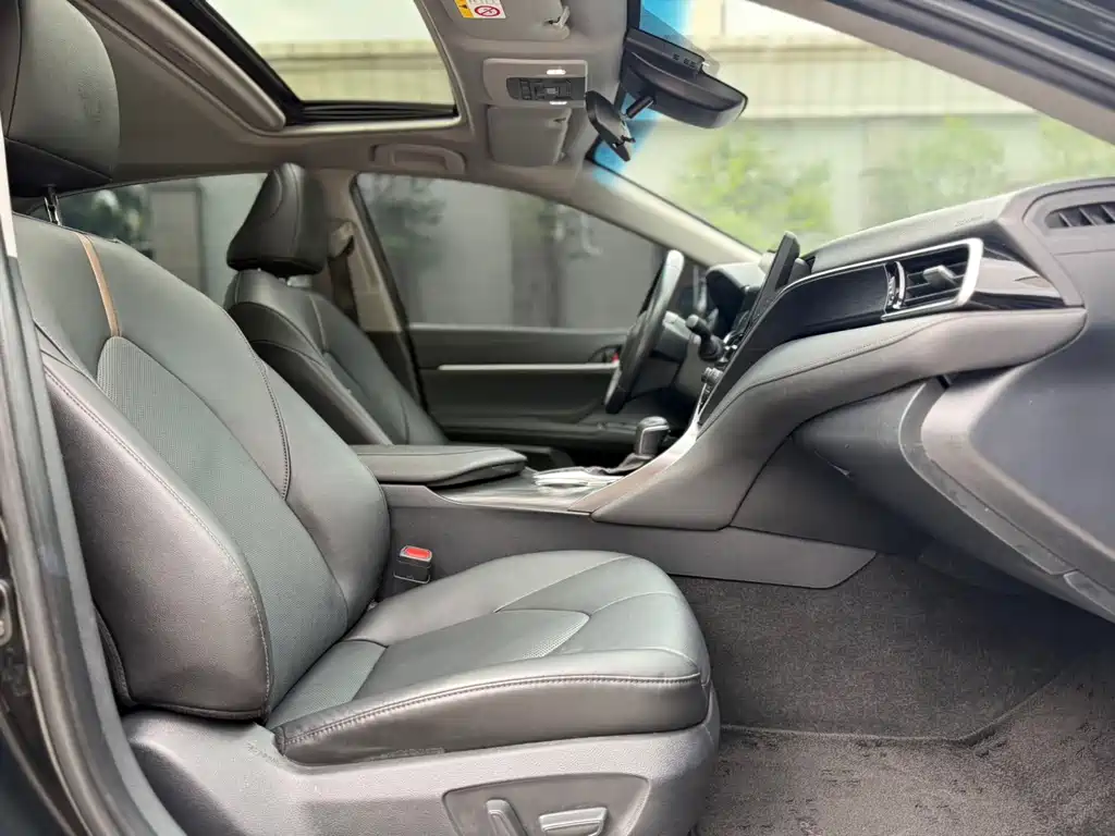 Toyota Camry 2022 — фото 13
