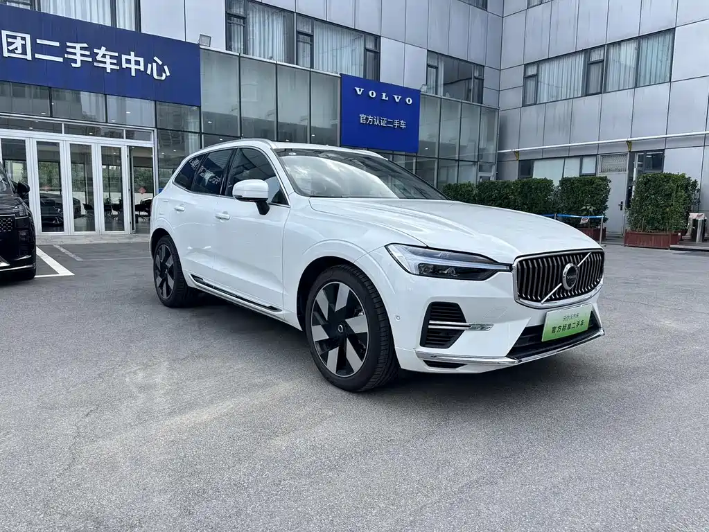 Volvo XC60 Plug-In Hybrid 2024 — фото 3