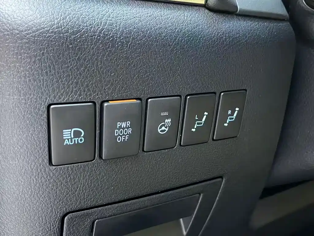 Toyota Alphard 2016 — фото 12