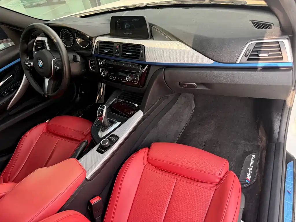 BMW 3 Series 2018 — фото 19