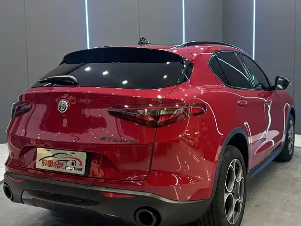 Alfa Romeo Stelvio 2021