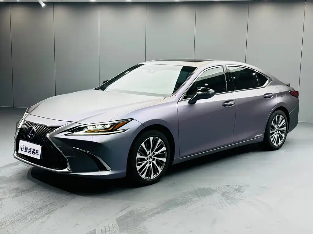 Lexus ES 2021 — фото 1