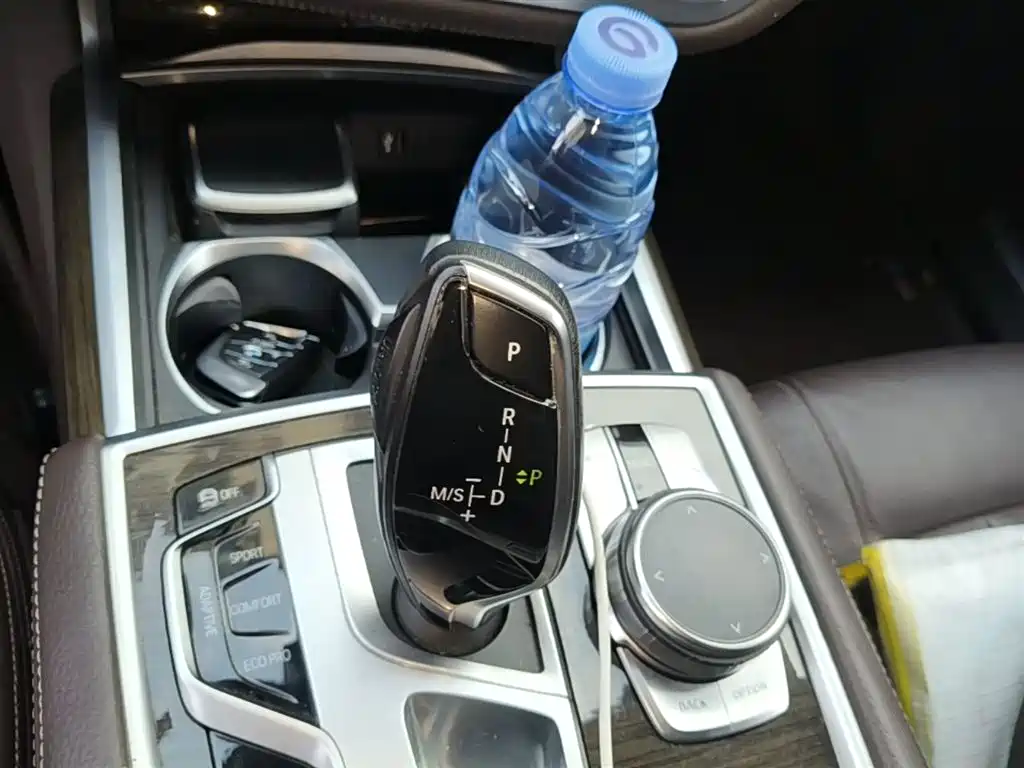 BMW 7 Series 2018 — фото 14