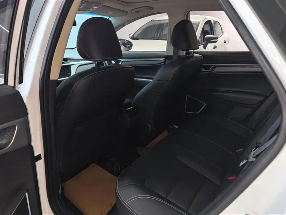 Geely Emgrand GS 2018 — фото 11