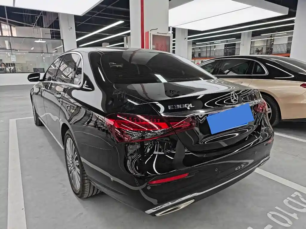Mercedes-Benz E-Class 2023 — фото 9