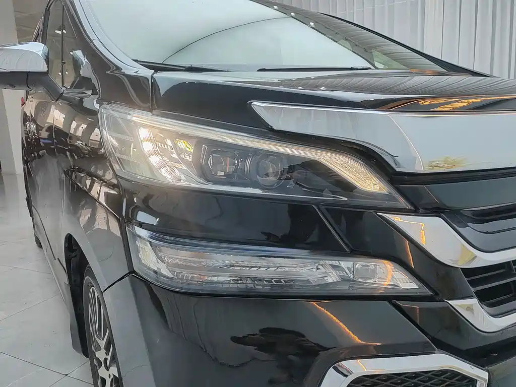 Toyota Alphard 2018 — фото 21