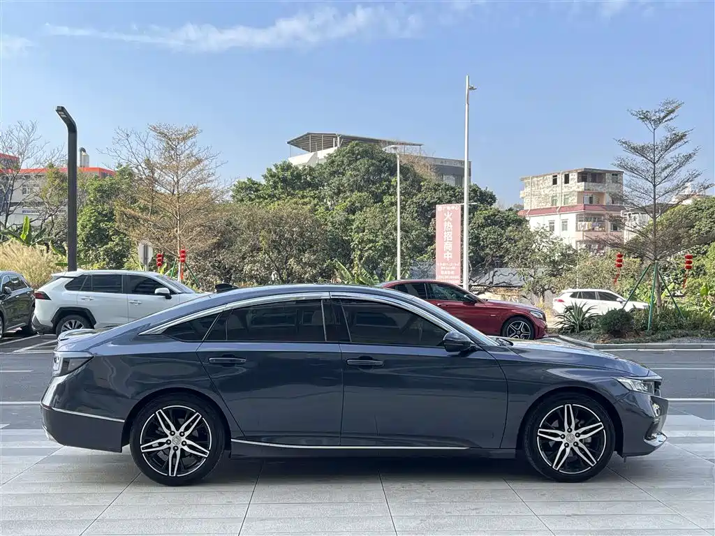 Honda Accord 2022 — фото 10