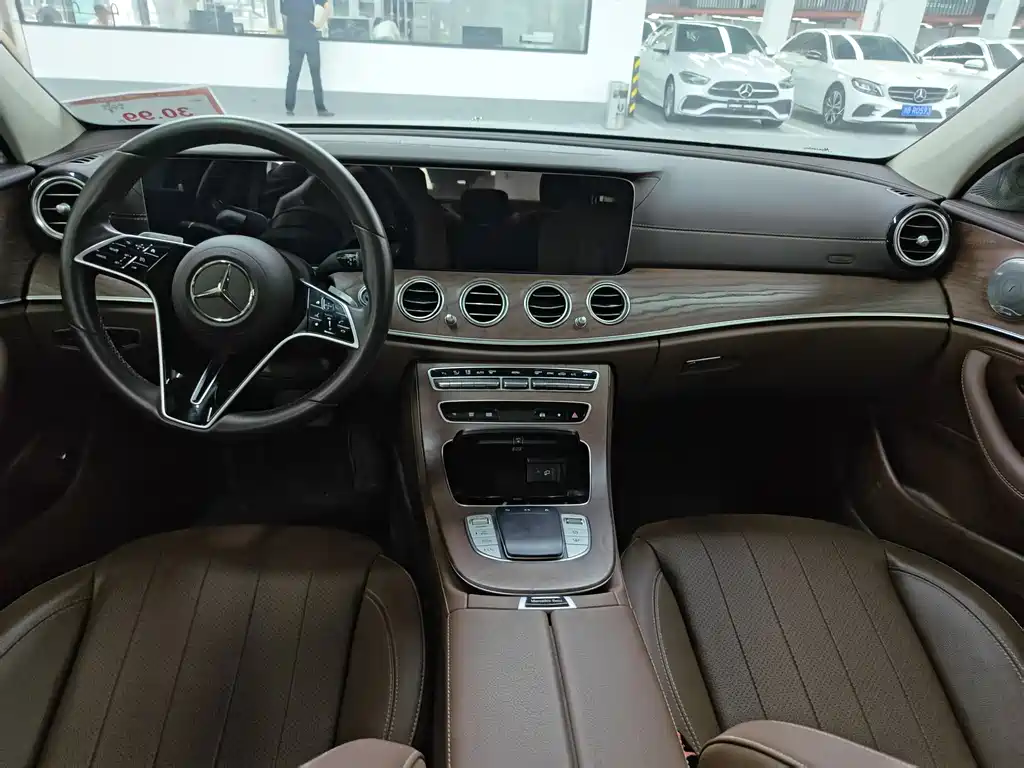 Mercedes-Benz E-Class 2023 — фото 4