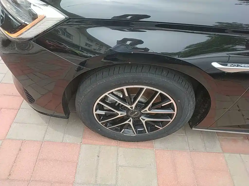 BYD Seal 07 DM-i 2025 — фото 23