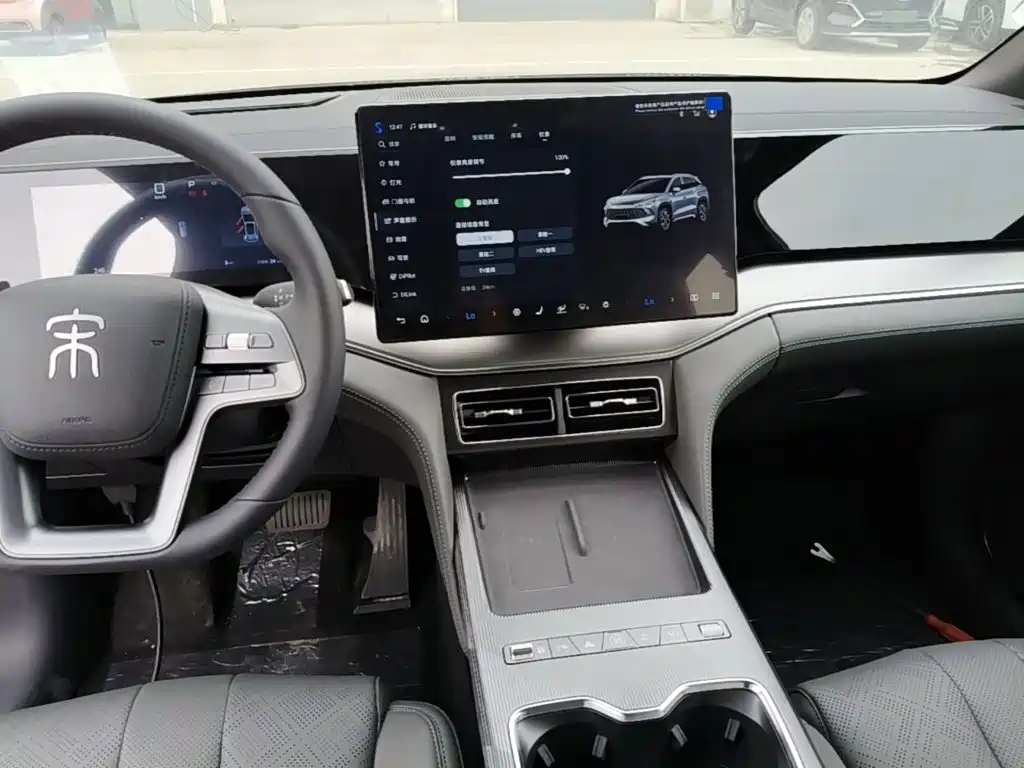 BYD L DM-i 2026 — фото 13