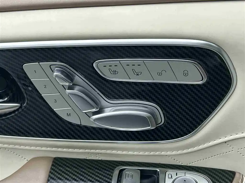 Mercedes-Benz V-Class 2023 — фото 18