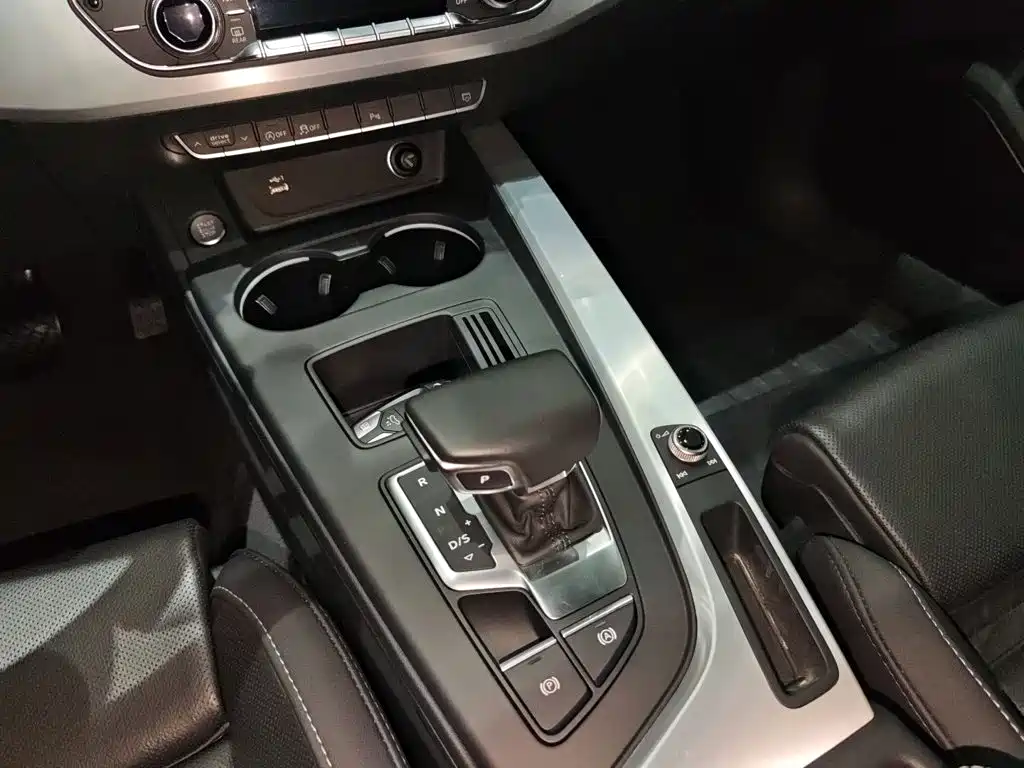 Audi A4L 2023 — фото 18