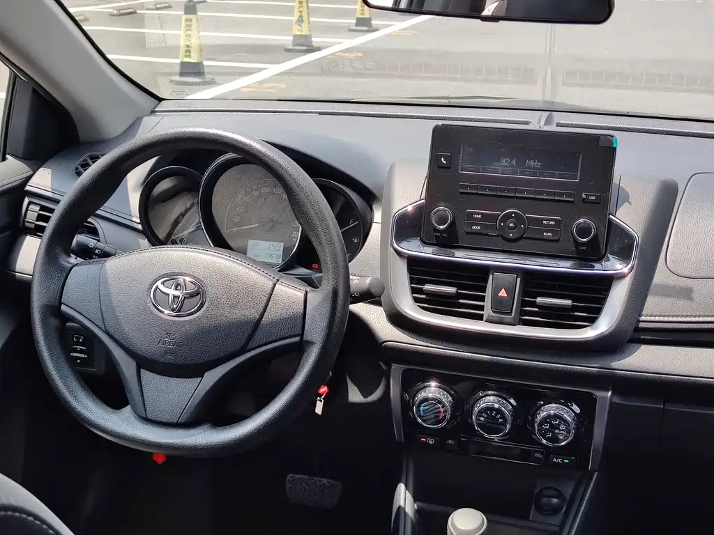Toyota Yaris L 2021 — фото 11