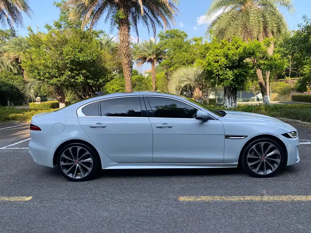 Jaguar XEL 2020 — фото 15