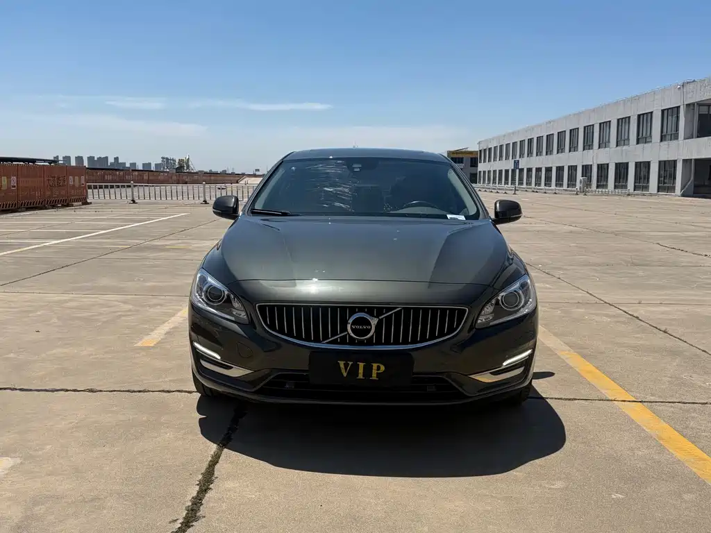 Volvo S60 2018 — фото 2