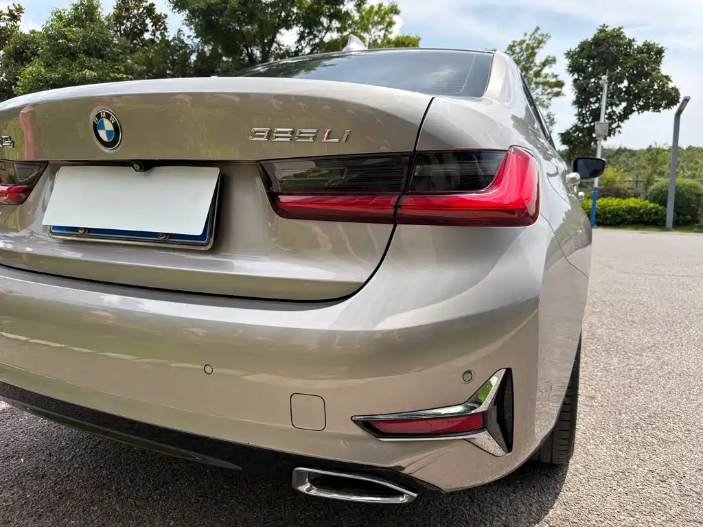 BMW 3 Series 2019 — фото 29