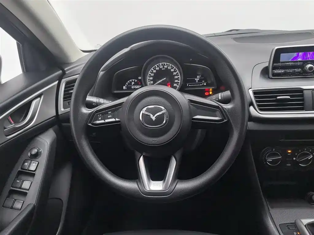 Mazda 3 Axela 2019 — фото 11