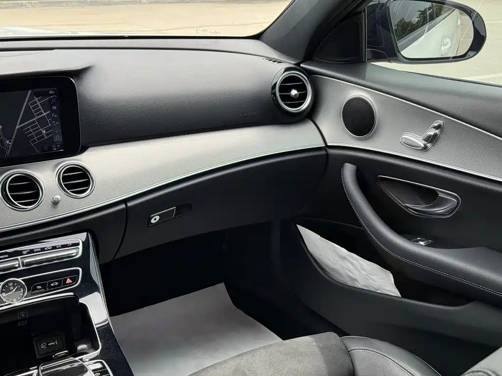 Mercedes-Benz E-Class 2018 — фото 28