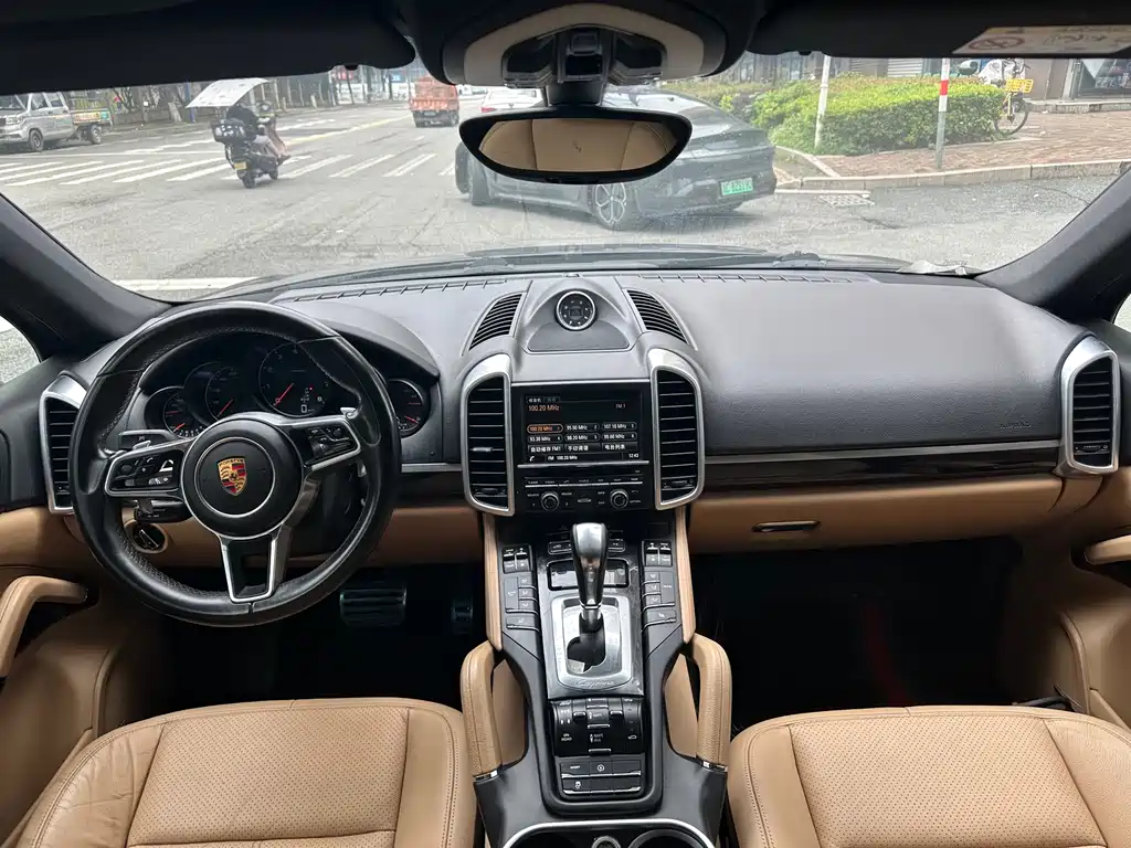 Porsche Cayenne 2016 — фото 24
