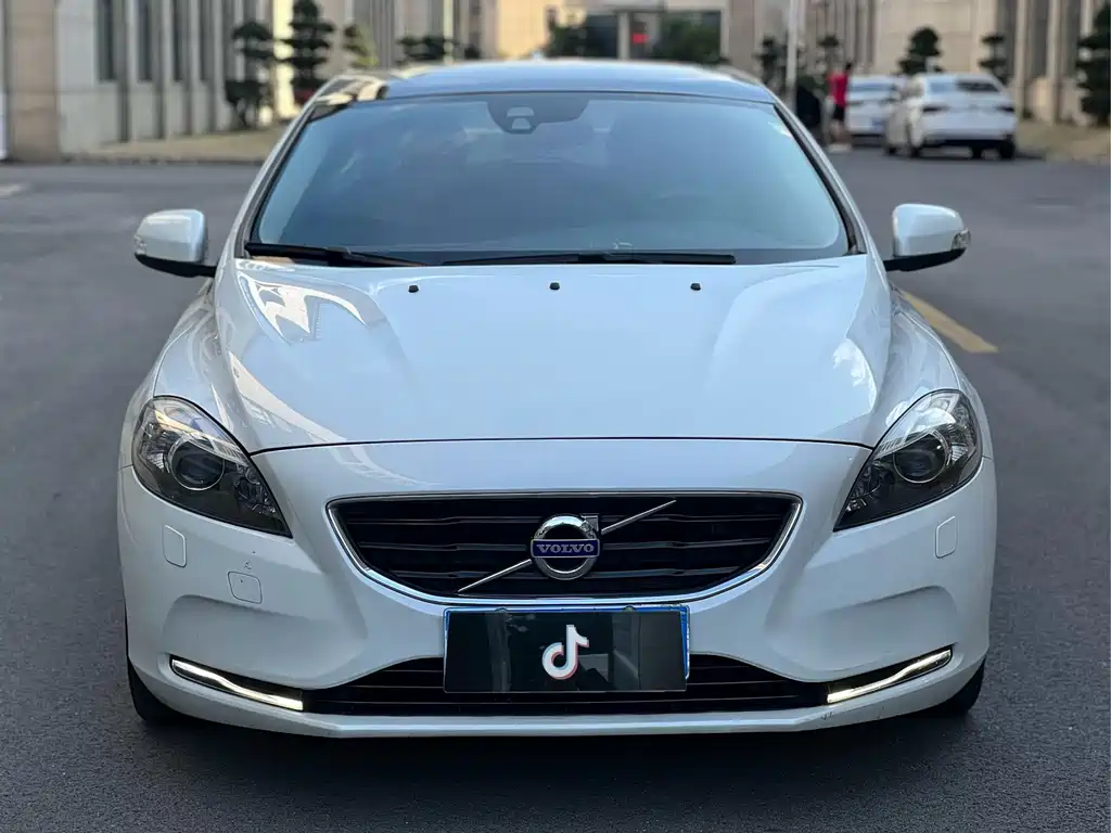 Volvo V40 2014 — фото 3