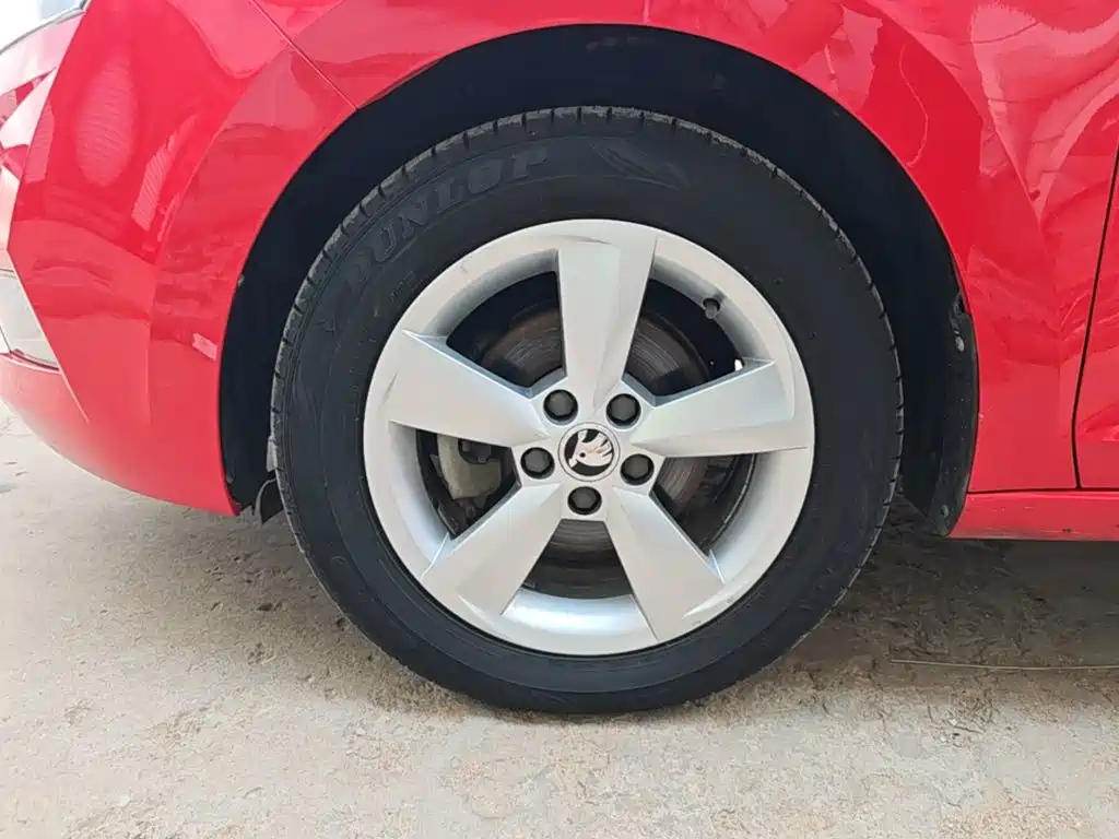 Skoda Rapid Spaceback 2020 — фото 23