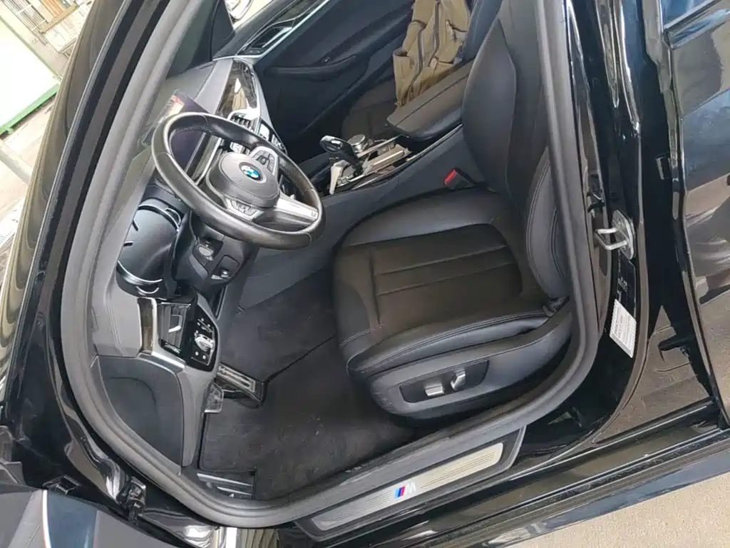 BMW 5 Series 2018 — фото 15