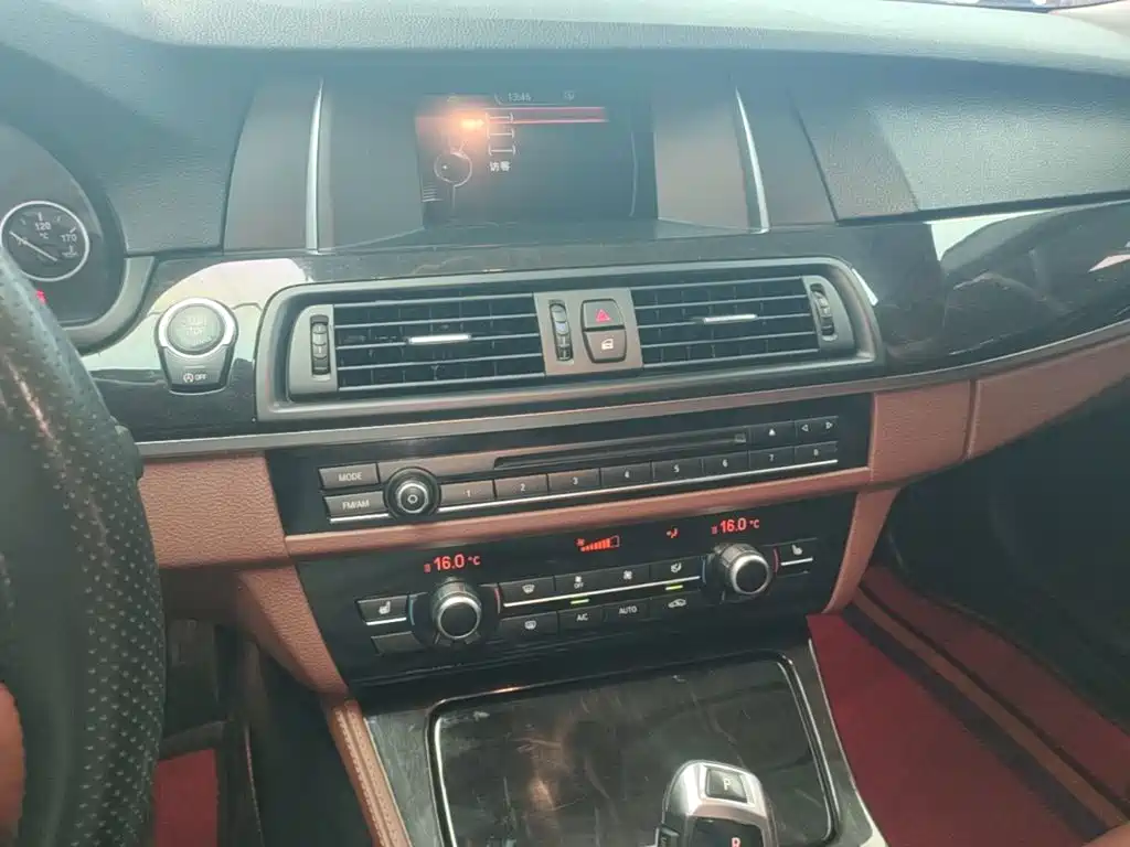 BMW 5 Series 2015 — фото 13