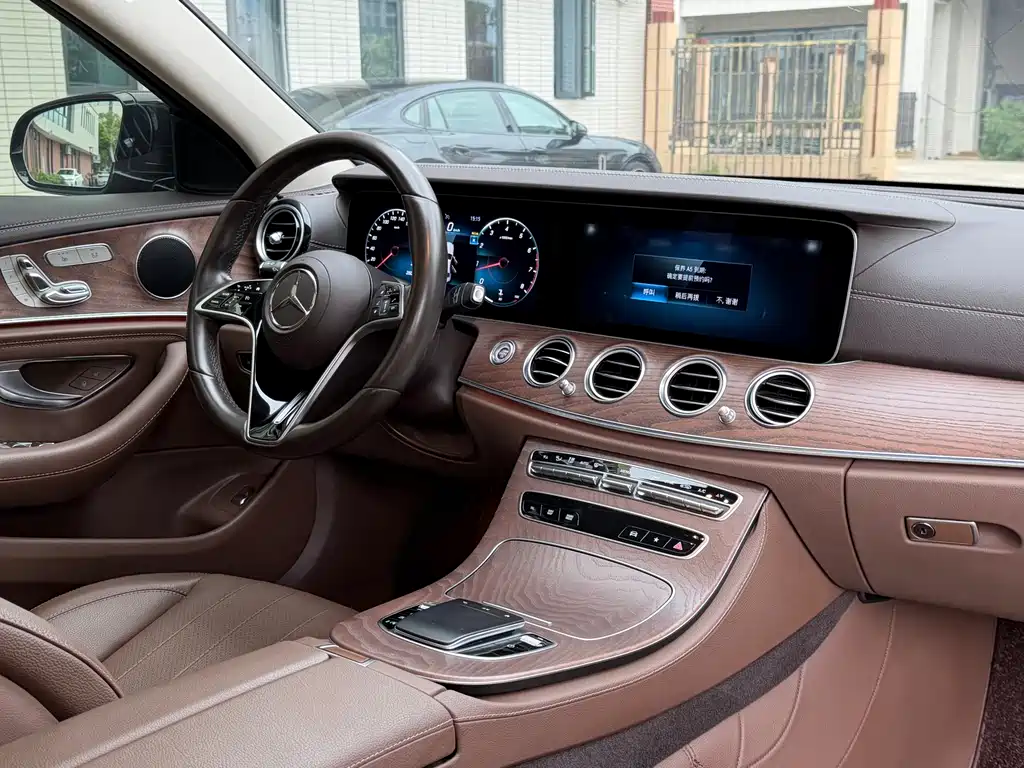 Mercedes-Benz E-Class 2022 — фото 9