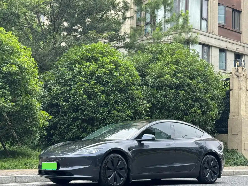 Tesla Model 3 2025 — фото 1