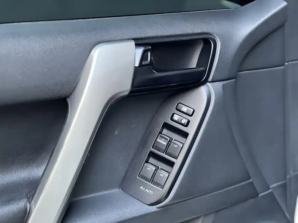 Toyota Prado 2017 — фото 12