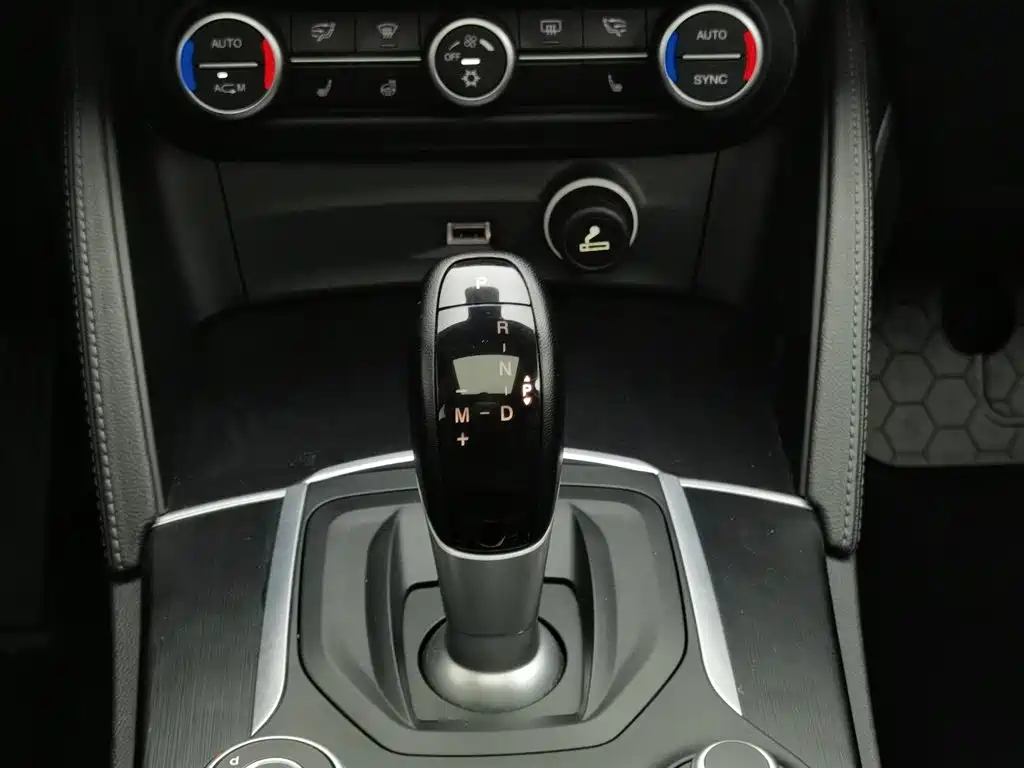 Alfa Romeo Stelvio 2019 — фото 13
