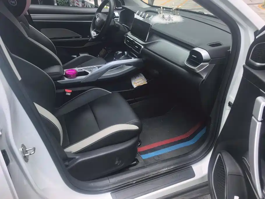 Geely Binyue 2020 — фото 8