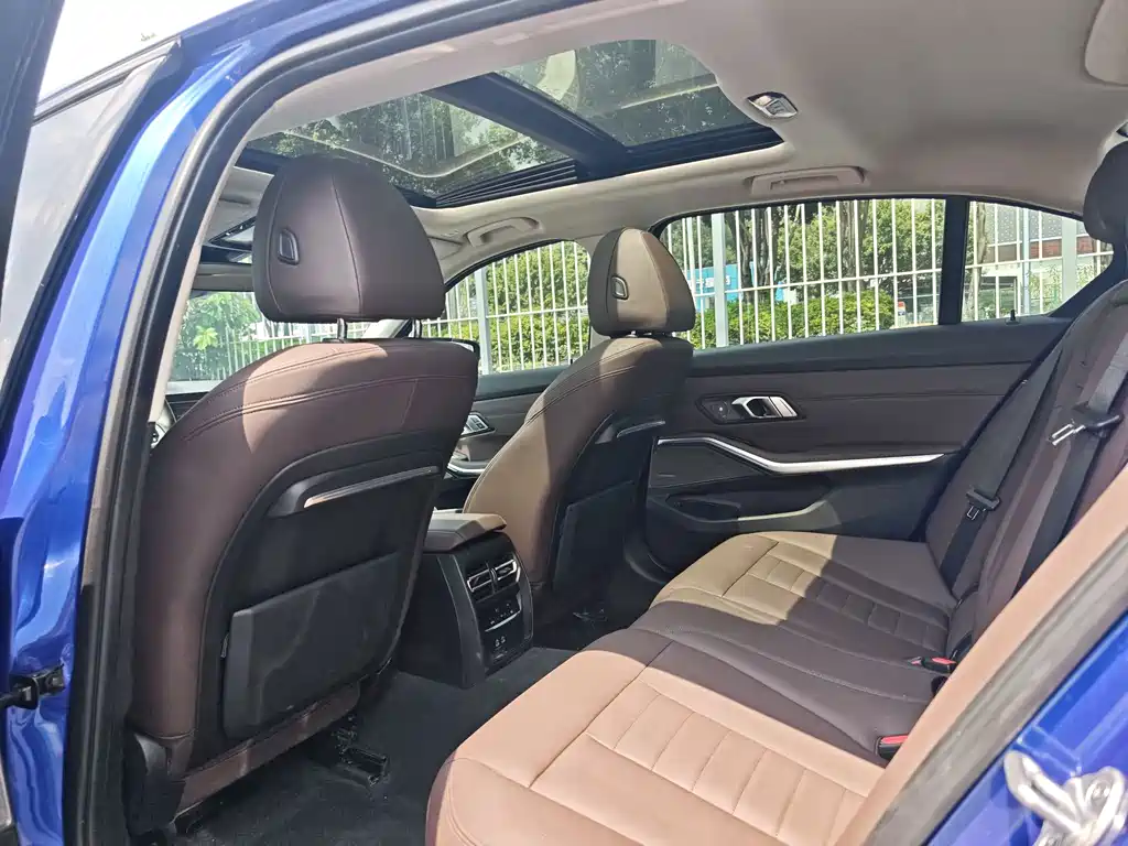 BMW 3 Series 2019 — фото 11