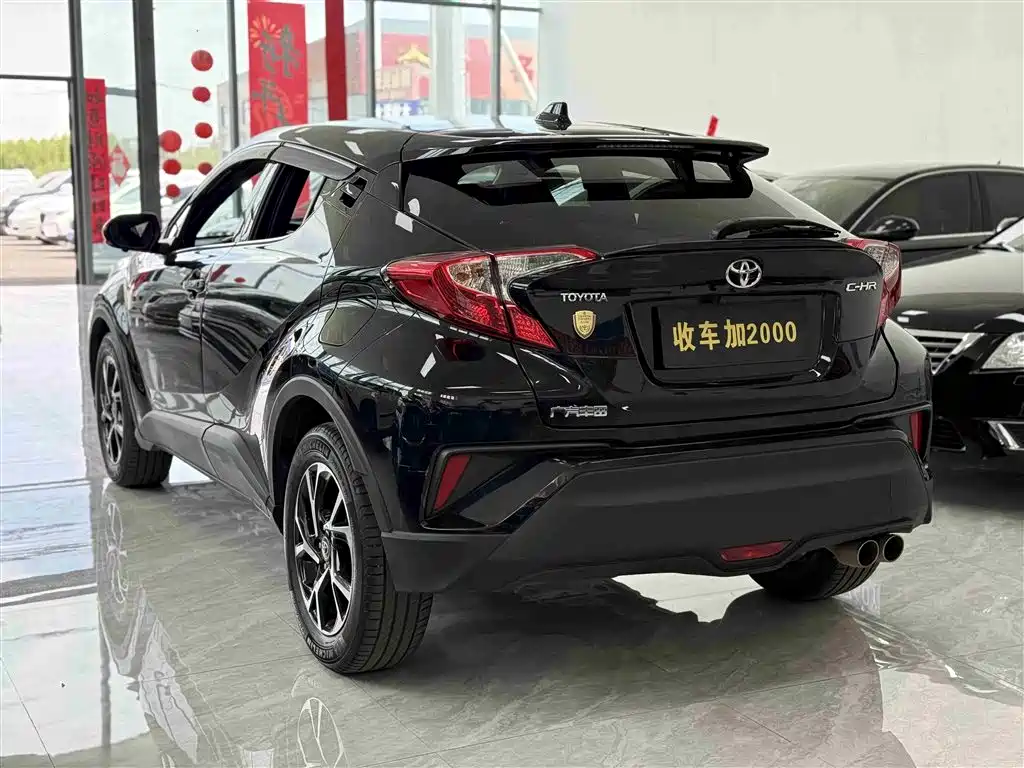 Toyota C-HR 2018 — фото 9
