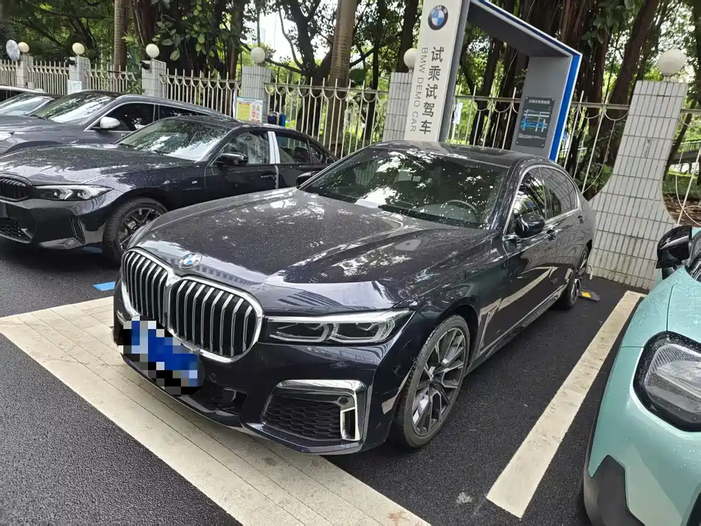 BMW 7 Series 2022 — фото 1