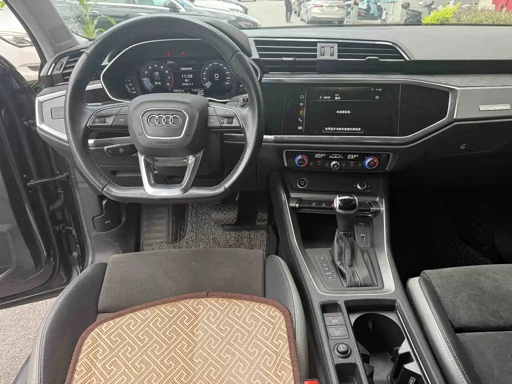 Audi Q3 2021 — фото 11