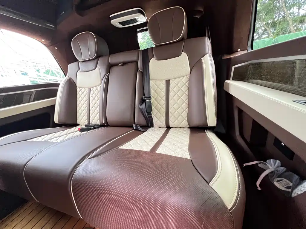 Mercedes-Benz V-Class 2019 — фото 10