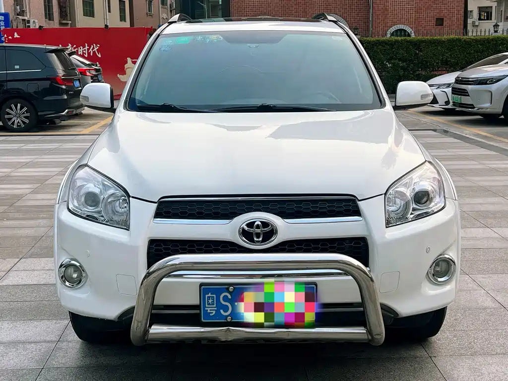 Toyota RAV4 2013 — фото 2