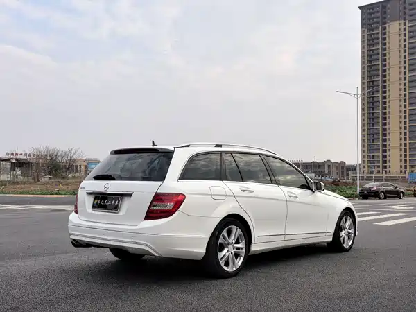 Mercedes-Benz C-Class 2011