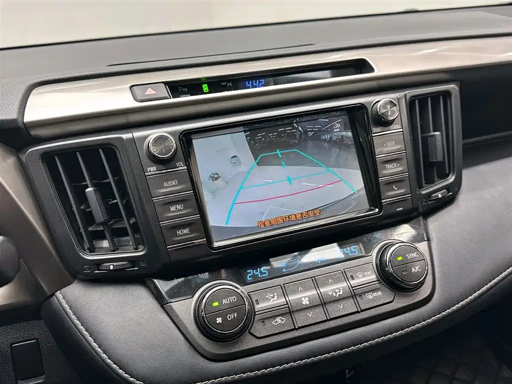Toyota RAV4 2016 — фото 15