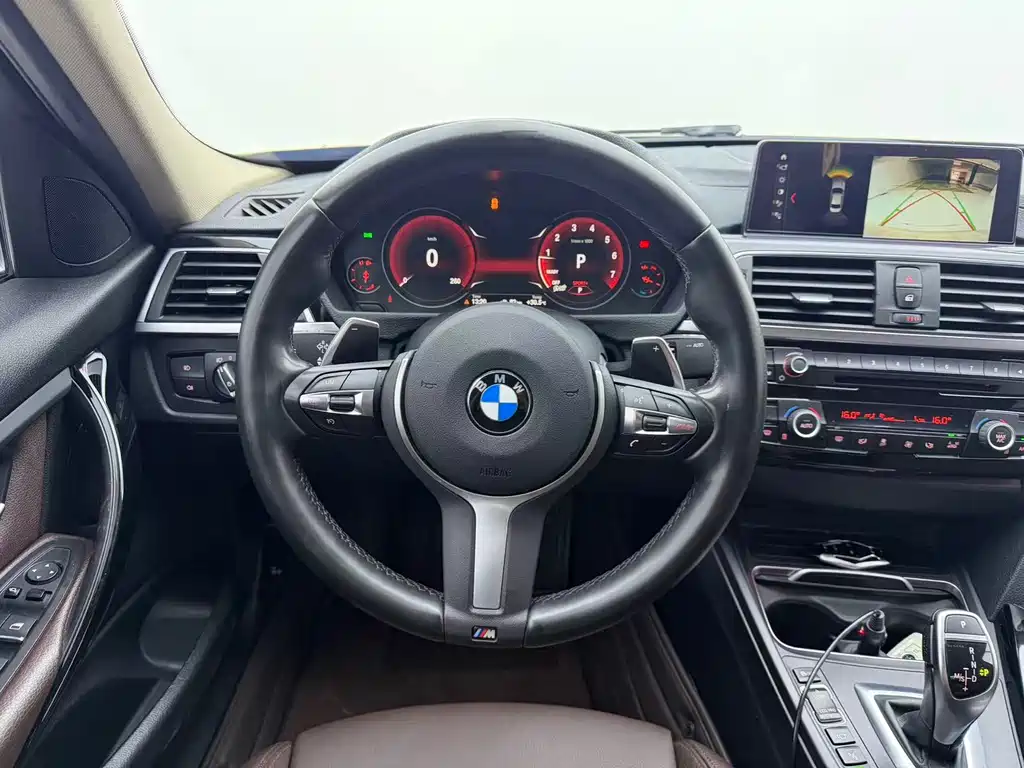 BMW 3 Series 2018 — фото 17