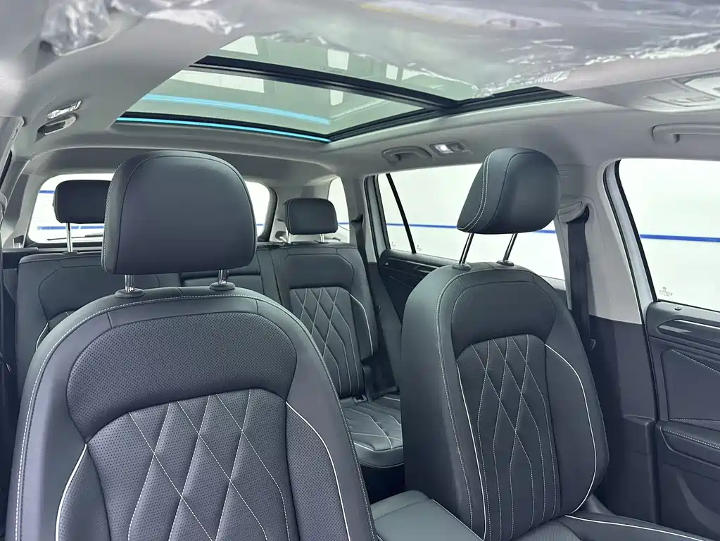 Volkswagen Tiguan L 2023 — фото 11