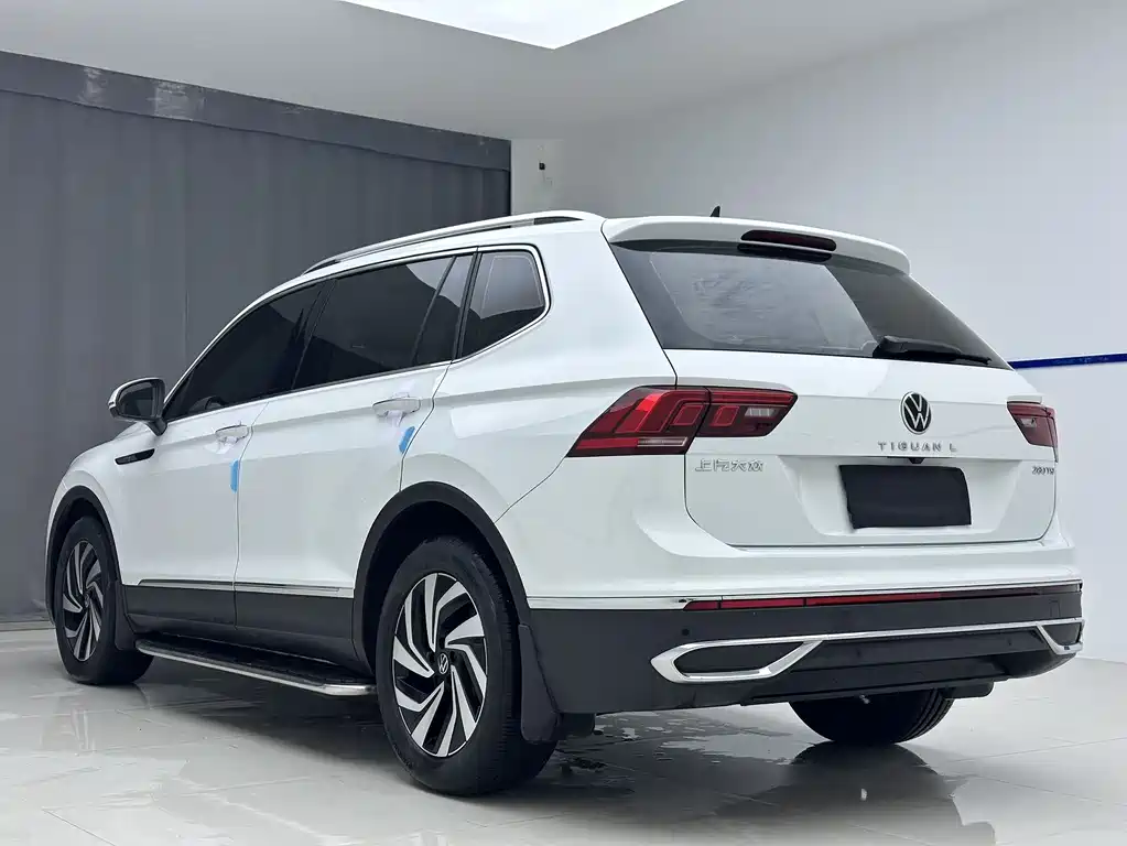 Volkswagen Tiguan L 2023 — фото 4