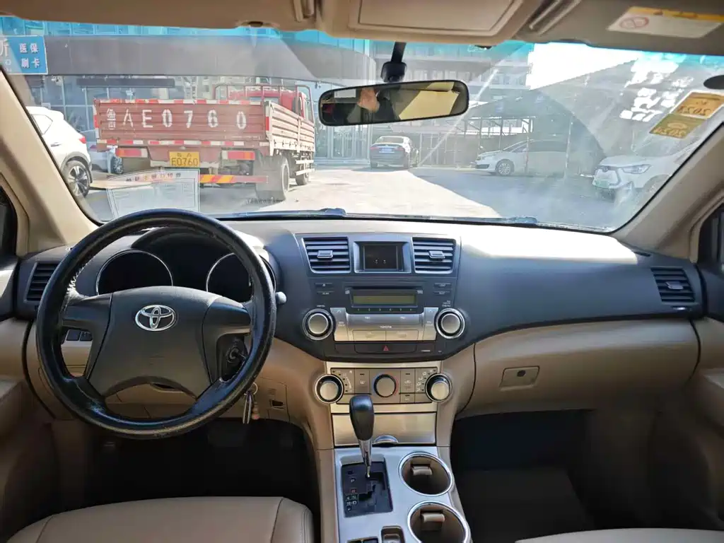 Toyota Highlander 2013 — фото 10